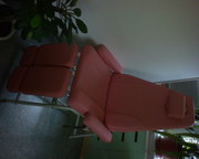 Продаётся педикюрное кресло + подставка для ног,  маникюрный столик